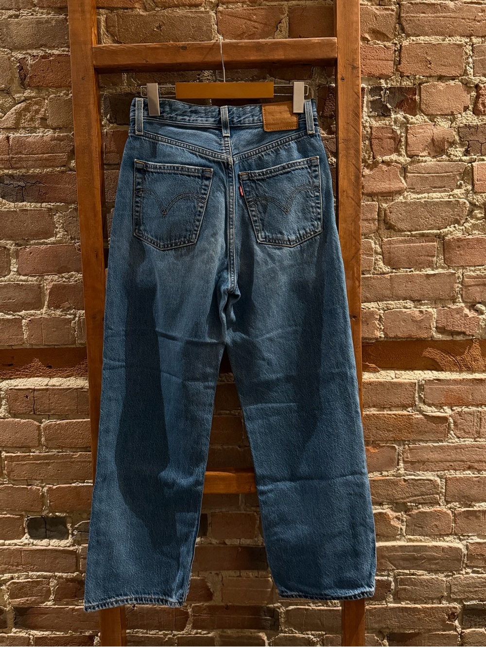 Levi Ribcage Straight (size 27) - Picture 2 of 3